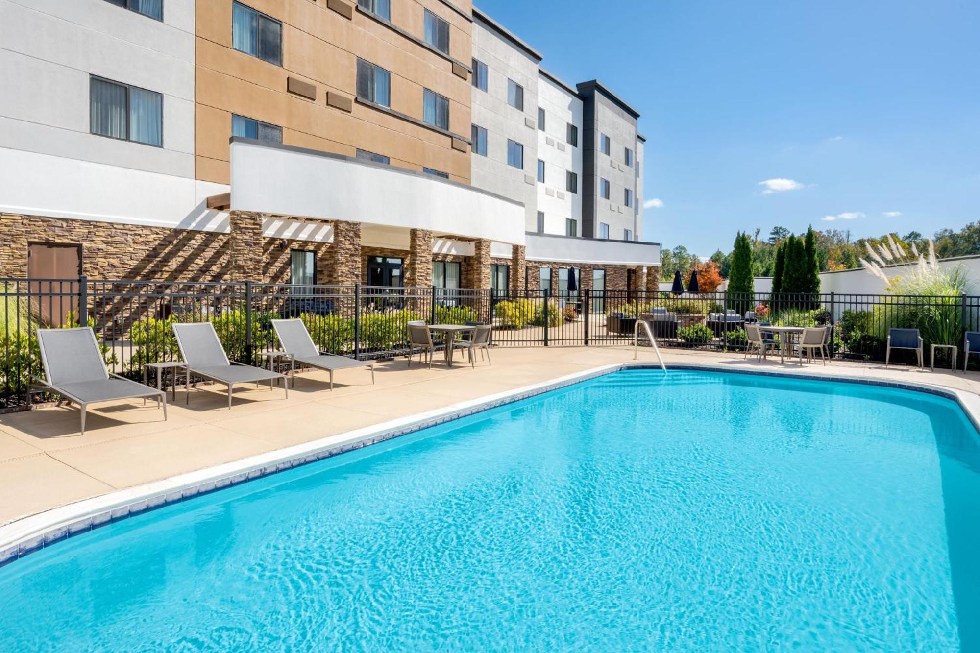 Courtyard By Marriott Auburn Hotell Exteriör bild
