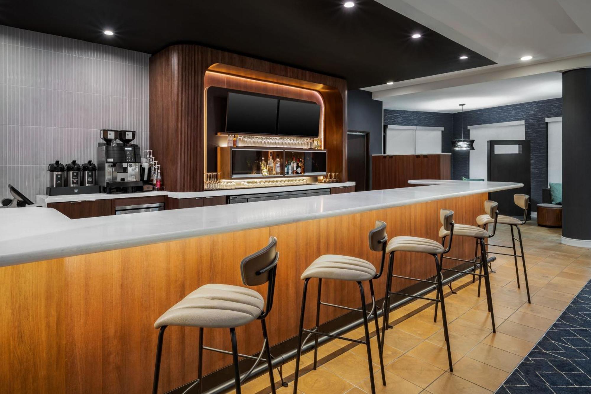 Courtyard By Marriott Auburn Hotell Exteriör bild