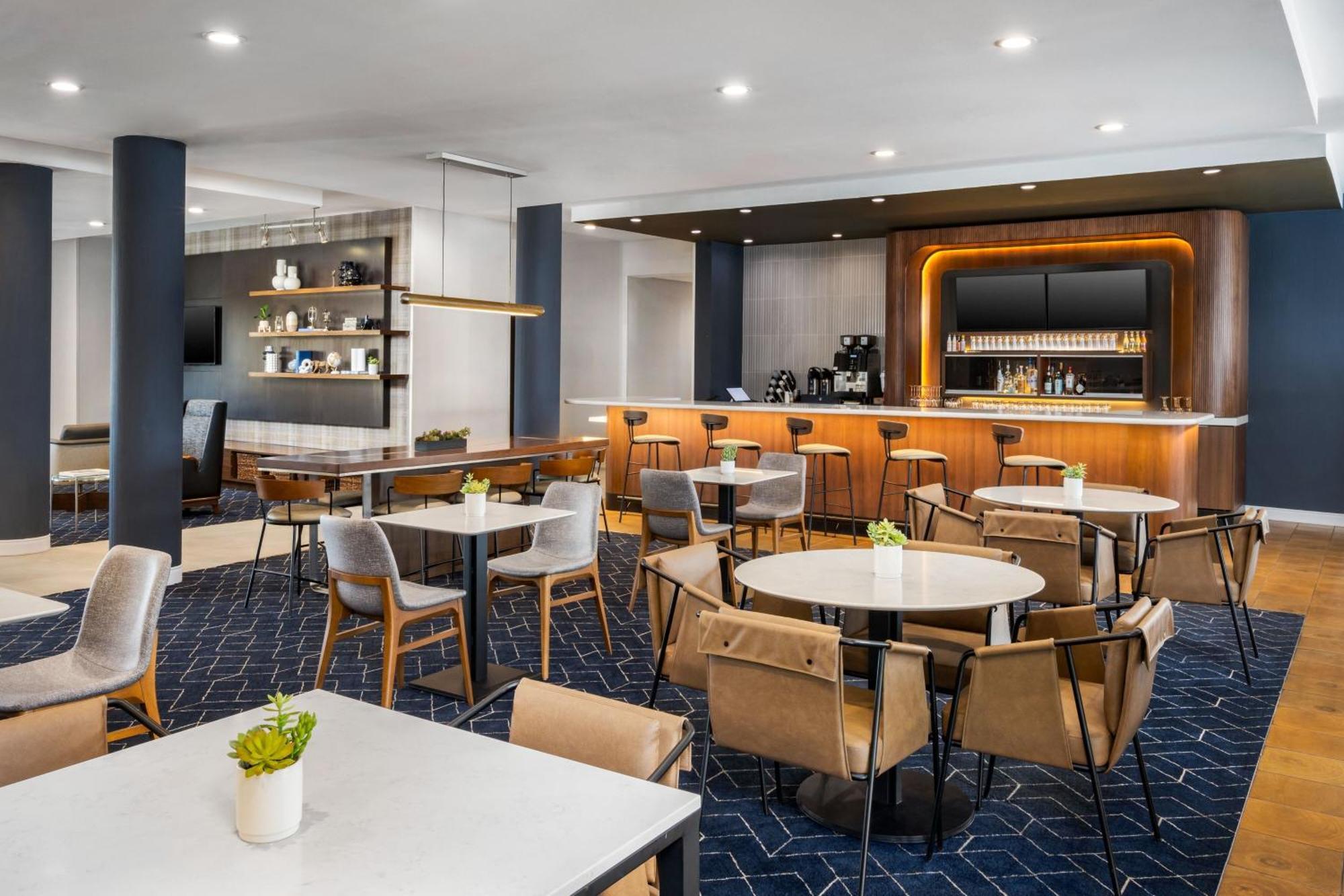 Courtyard By Marriott Auburn Hotell Exteriör bild