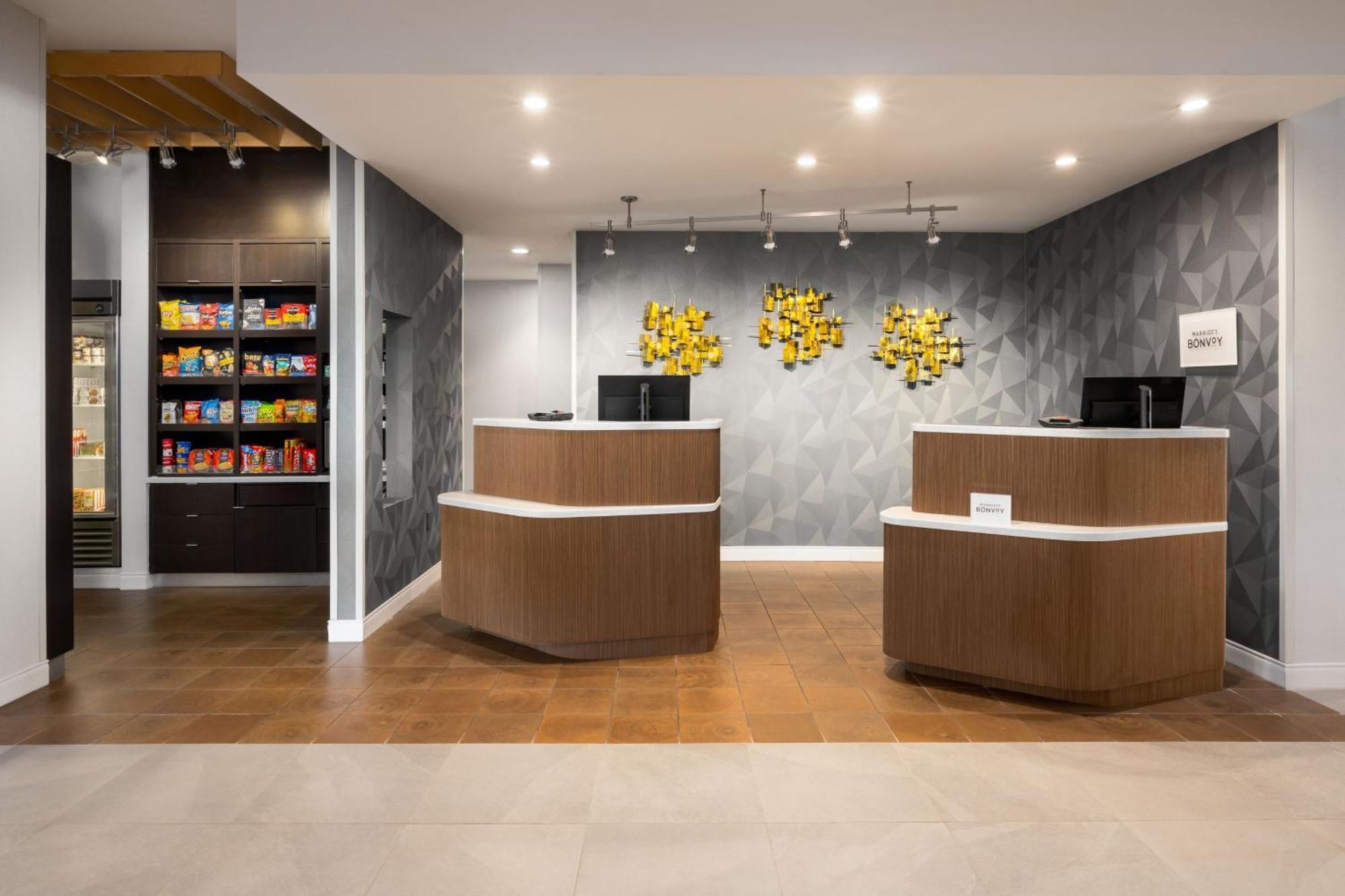 Courtyard By Marriott Auburn Hotell Exteriör bild