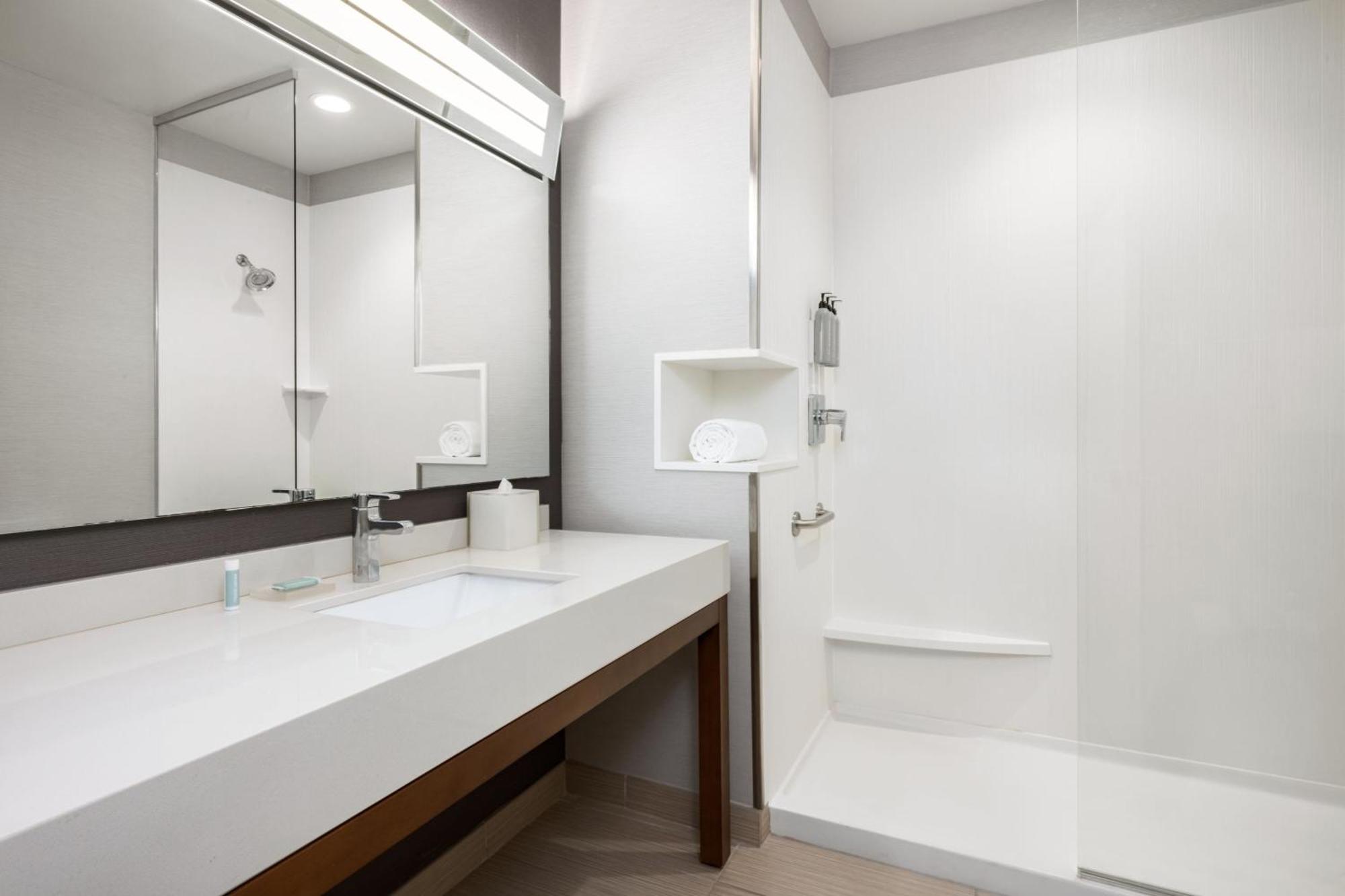 Courtyard By Marriott Auburn Hotell Exteriör bild