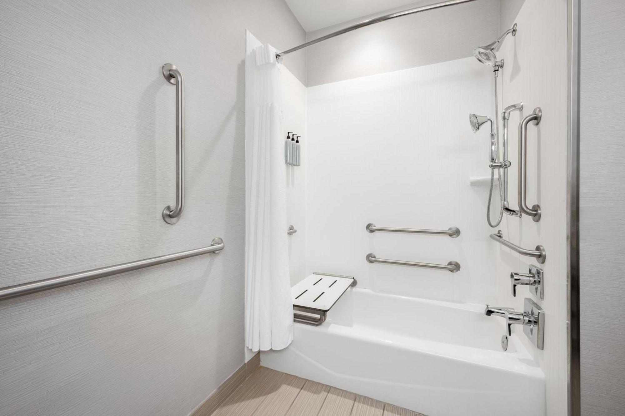 Courtyard By Marriott Auburn Hotell Exteriör bild